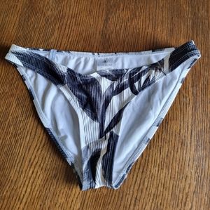 Body Glove Bikini Bottoms, Black and White Leaf Pattern Size Xs